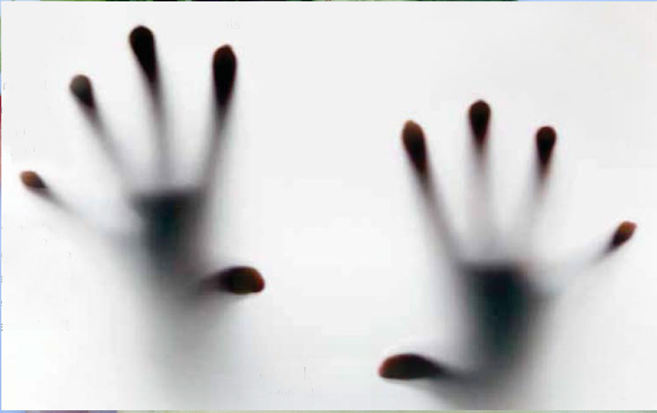foto zwart-wit: vervagende handen